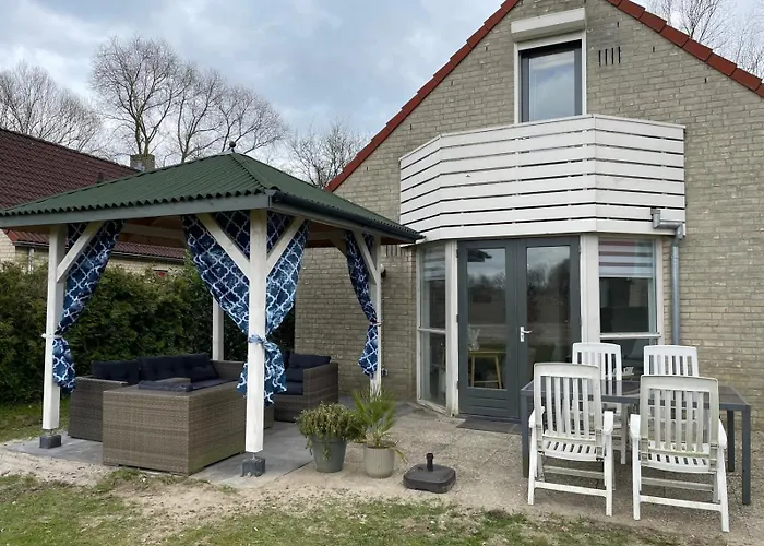 Gezellige Vakantiewoning Aan Het Water In Ewijk - Recreational Only No Workers