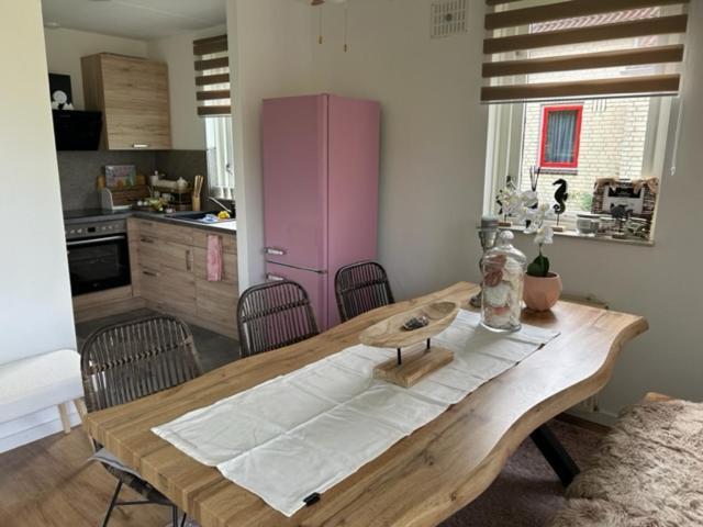 Gezellige Vakantiewoning Aan Het Water In - Recreational Only No Workers Hébergement de vacances