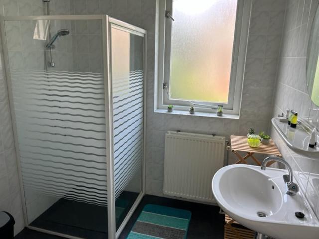 Gezellige Vakantiewoning Aan Het Water In - Recreational Only No Workers Hébergement de vacances *