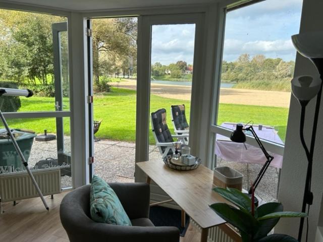 Gezellige Vakantiewoning Aan Het Water In - Recreational Only No Workers Hébergement de vacances *